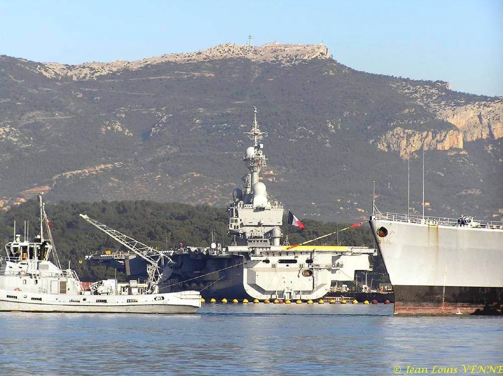 L'ex-Ouragan transféré dans le port de Bregaillon
