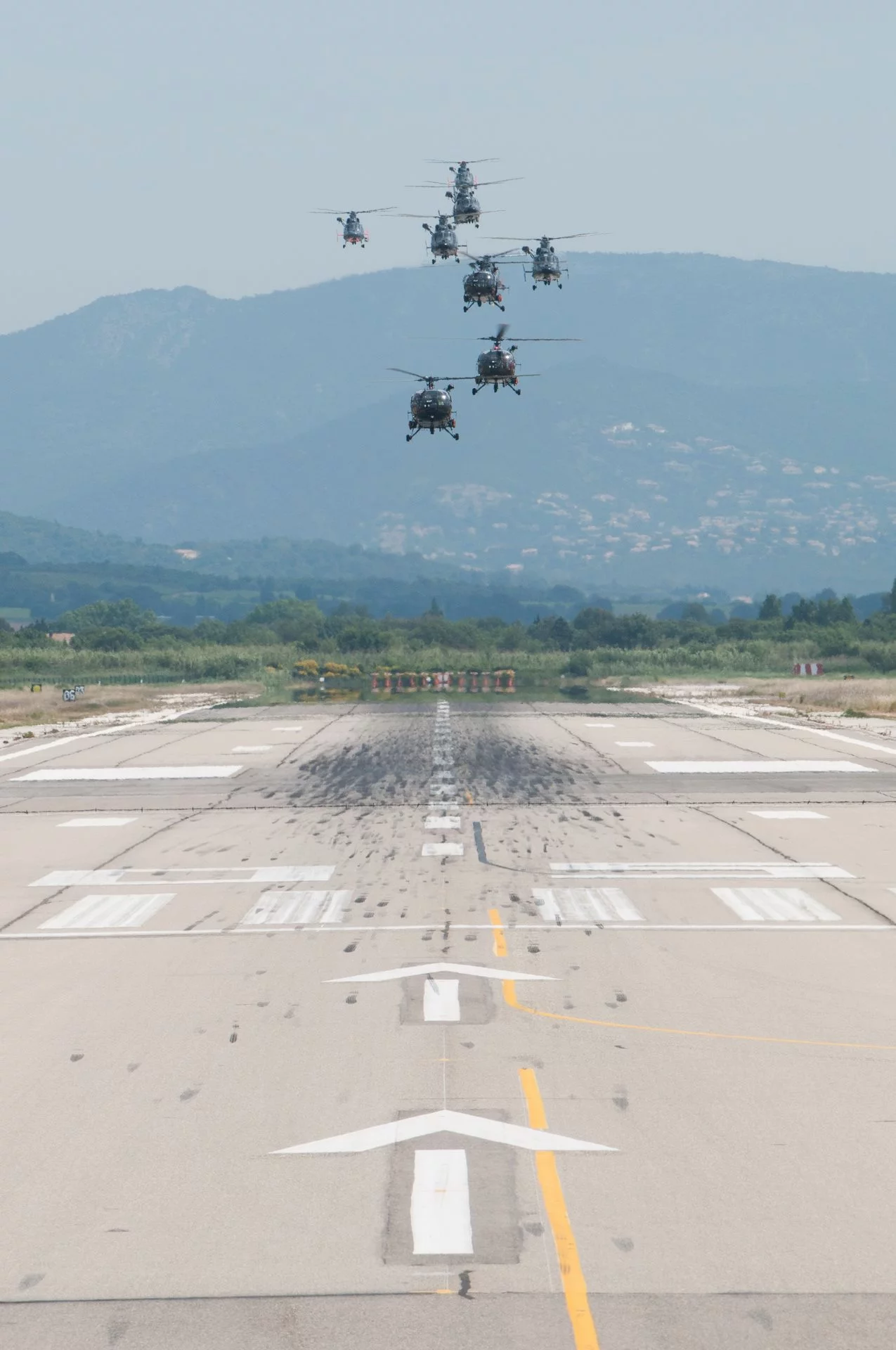 Les hélicoptères de la 35F se préparent à l'atterrissage à Hyères