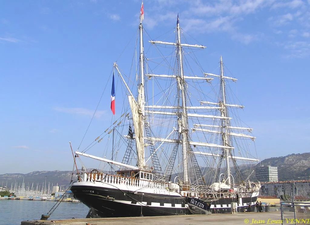 Le Bélem change de quai