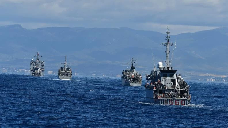 Le chasseur de mines Orion au sein du groupe OTAN de guerre des mines en Méditerranée