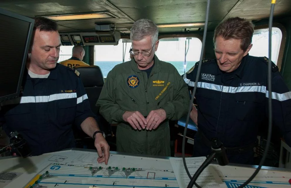 Le commandant du groupe aéronaval américain rend visite à son homologue français
