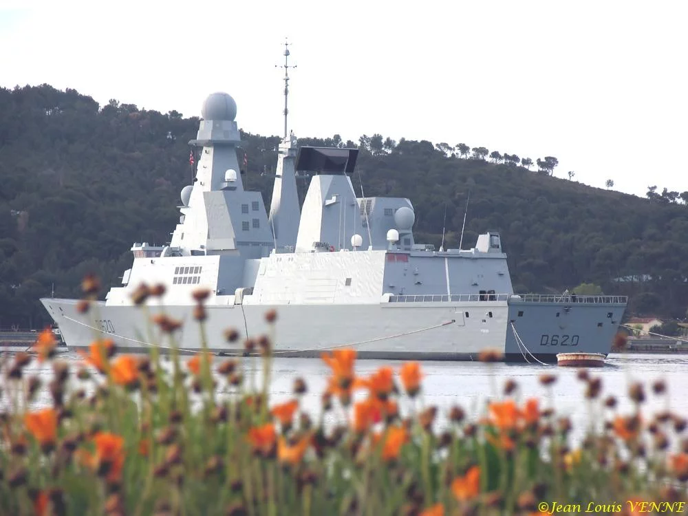 Le Forbin devant Tamaris