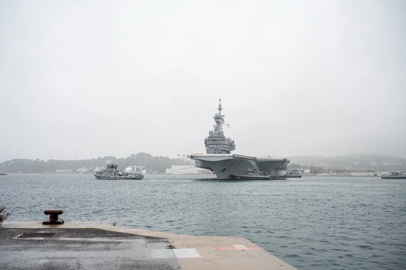 Départ du porte-avions Charles de Gaulle