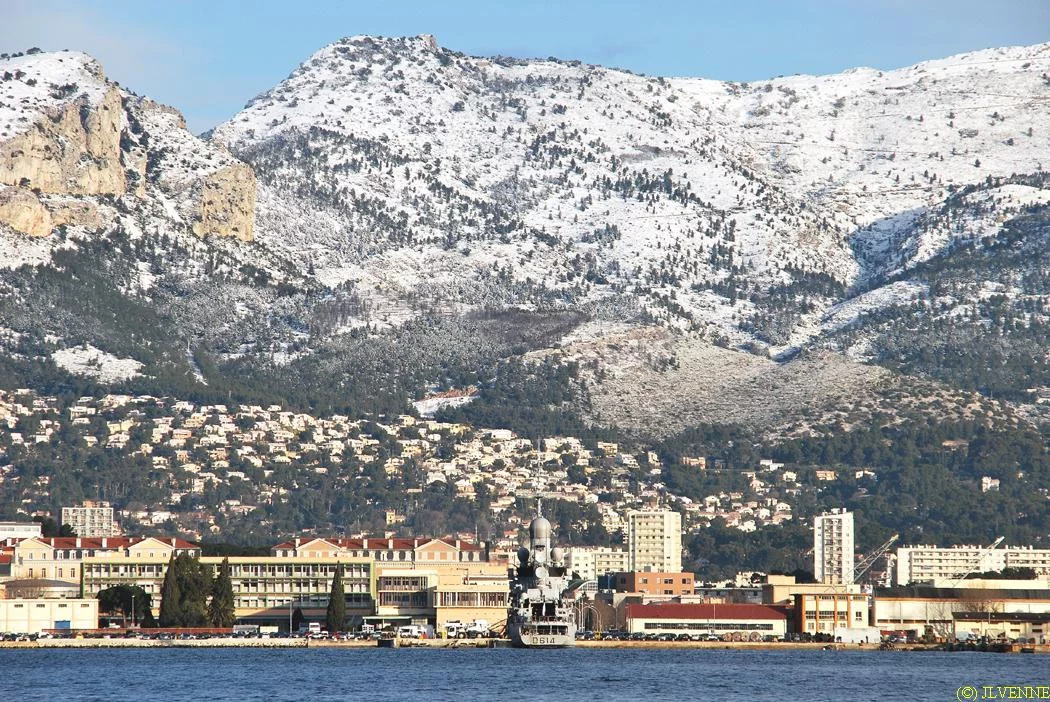Toulon et ses montages enneigées