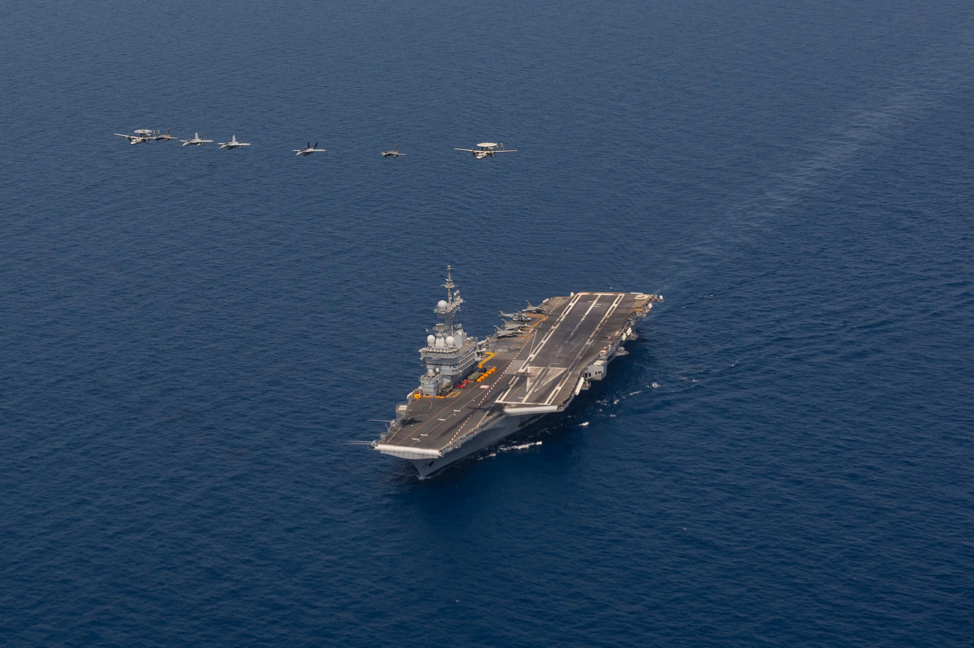 Le porte-avions Charles de Gaulle