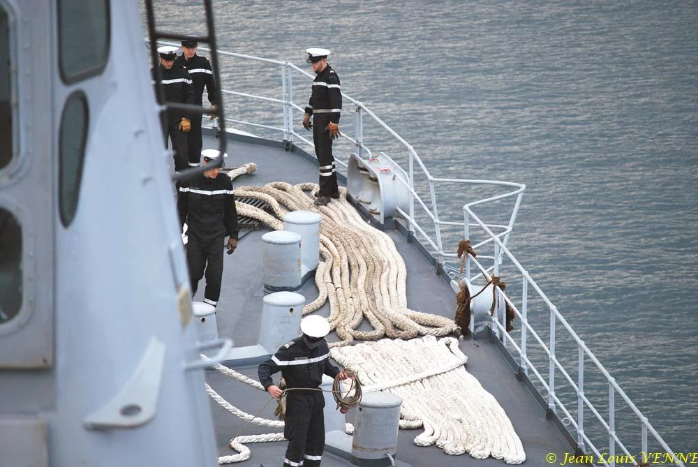 Le Jules Verne salue la FAN de 21 coups de canons