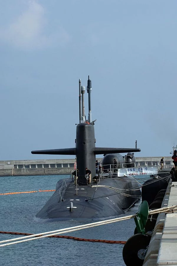L'USS Ohio accosté à la base navale de Chinhae