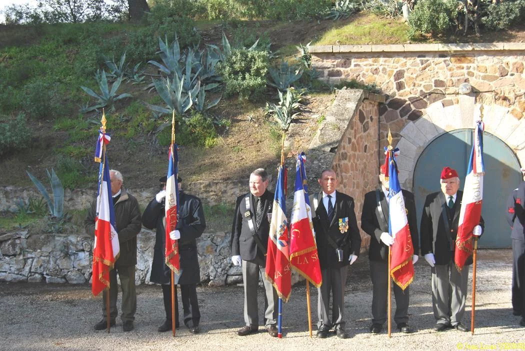 Les drapeaux des associations patriotiques