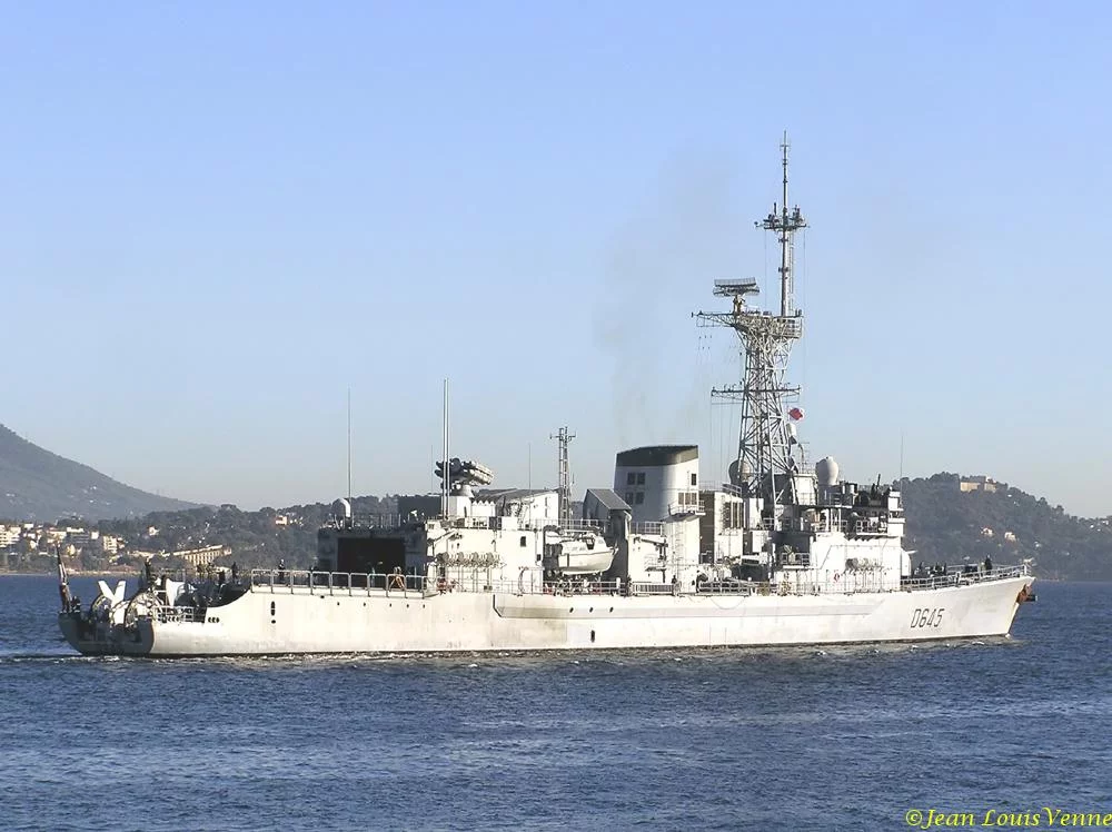 La frégate La Motte-Picquet quitte définitivement Toulon