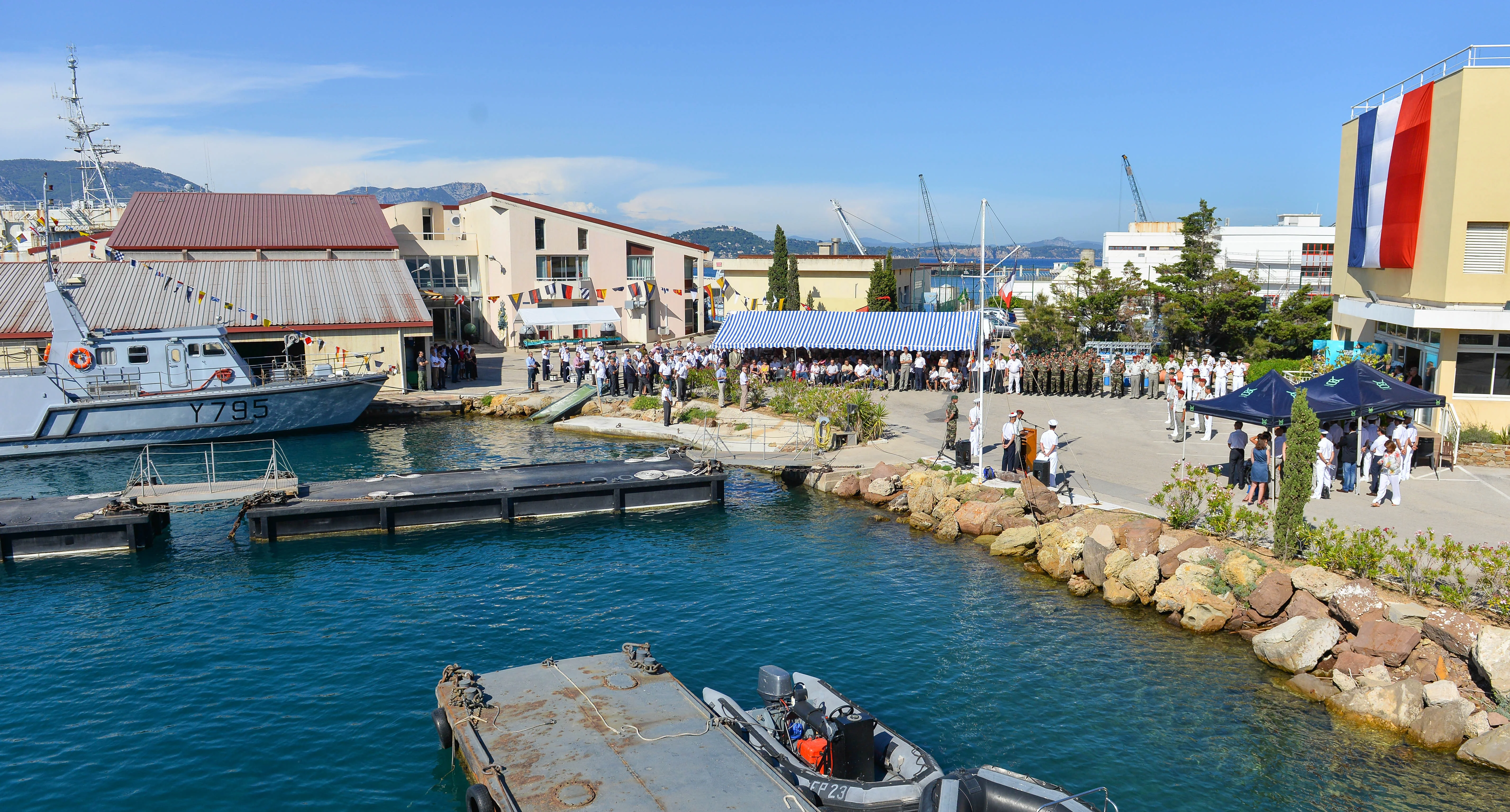 Cérémonie de fin de cours du 90e cours de nageurs de combat
