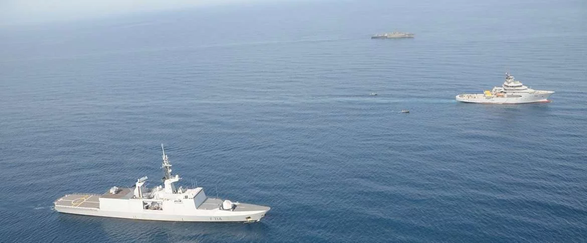 Le Guépratte à la manœuvre avec la marine algérienne