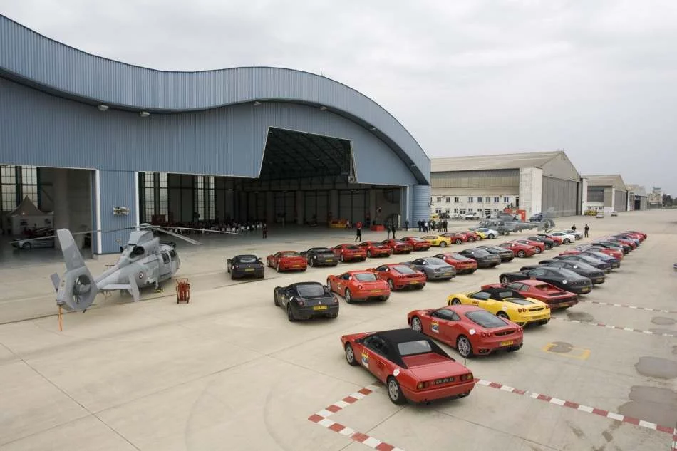 Des Ferrari sur la BAN NÃ®mes-Garons