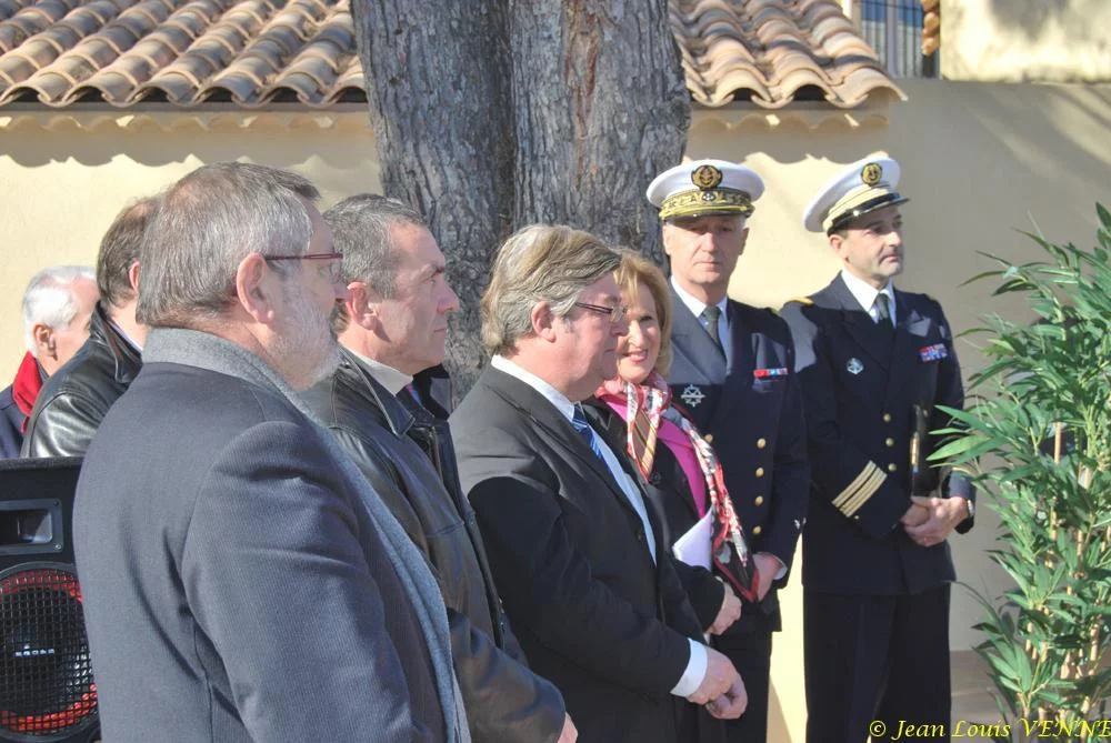 Les autorités assistant à la cérémonie