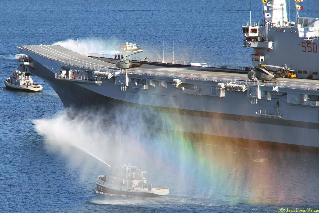 Arrivée à Toulon du porte-aéronefs italien Cavour