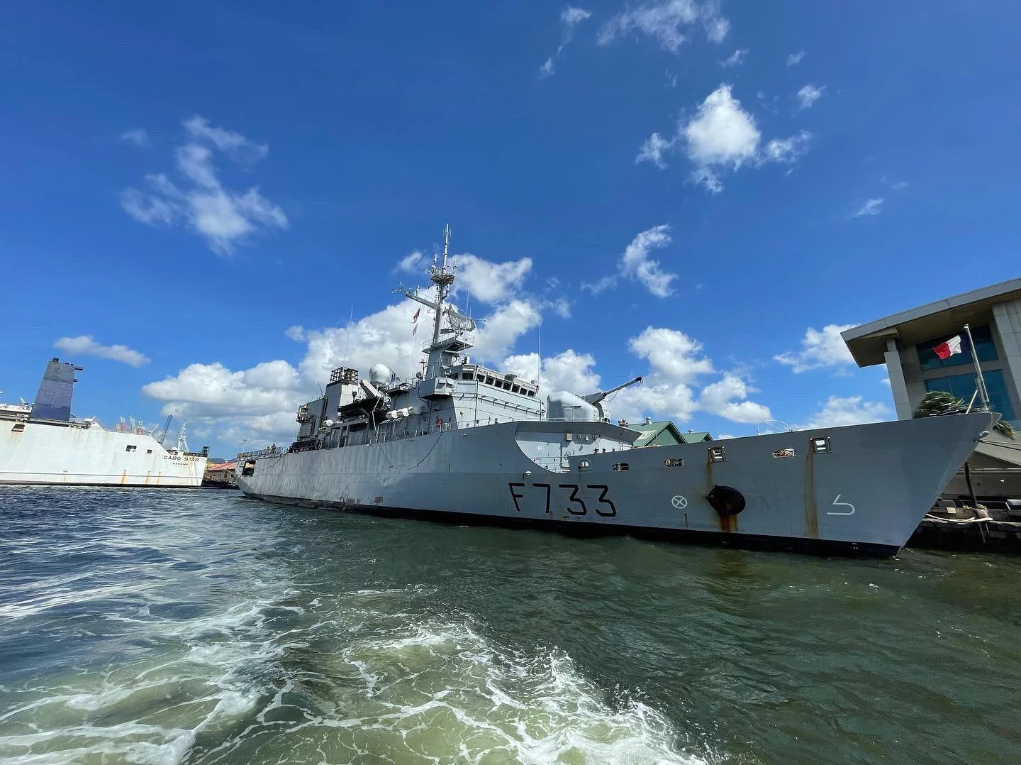 La frégate Ventôse en escale à Port-of-Spain (Trinidad)