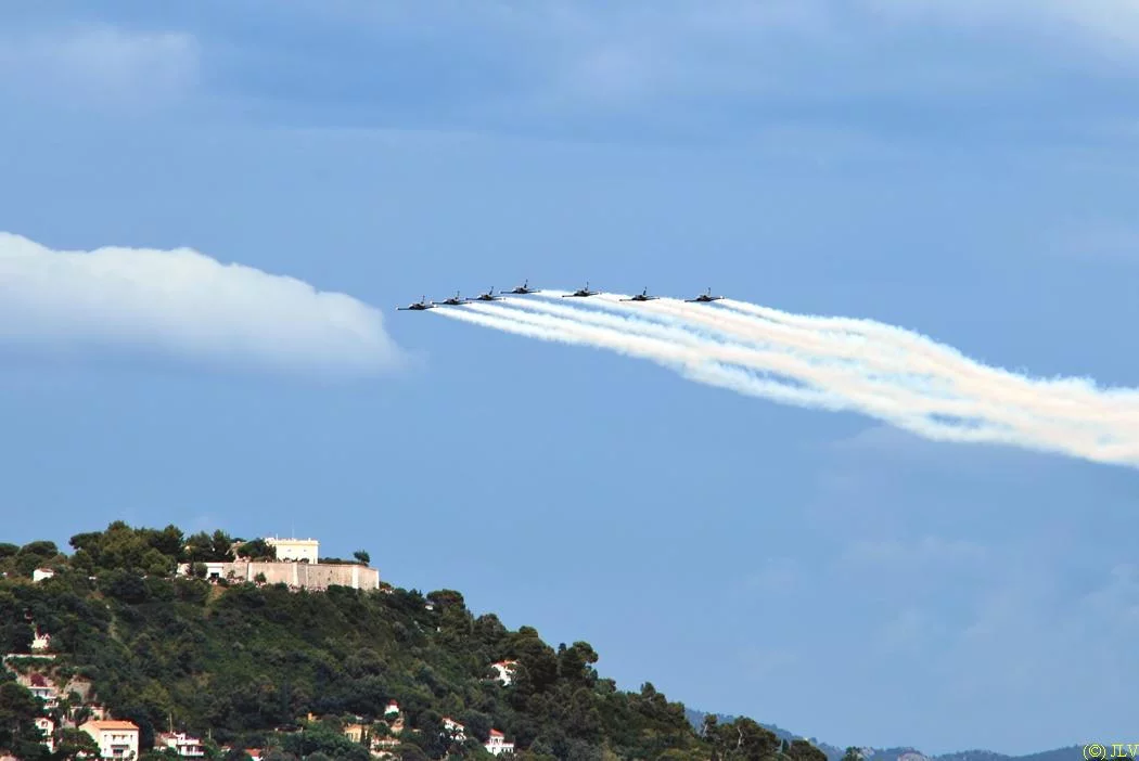 La patrouille Breitling au-dessus du cap Brun