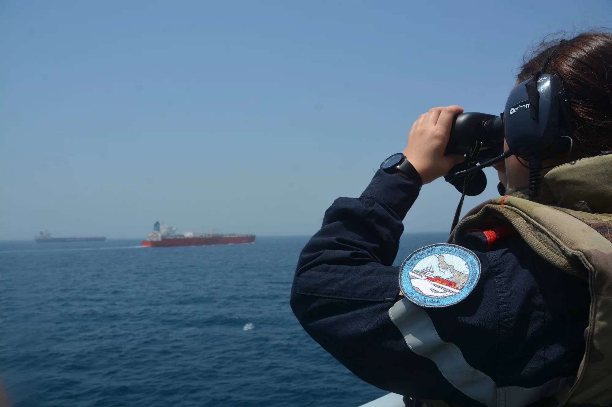 La frégate Languedoc surveille le trafic commercial dans le détroit d’Ormuz