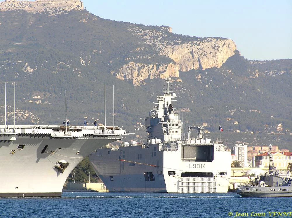 Le Charles de Gaulle appareille pour des essais aviation