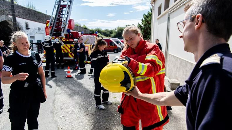 Des joueuses du Brest Bretagne Handball préparent leur avant-saison avec les marins-pompiers de Brest