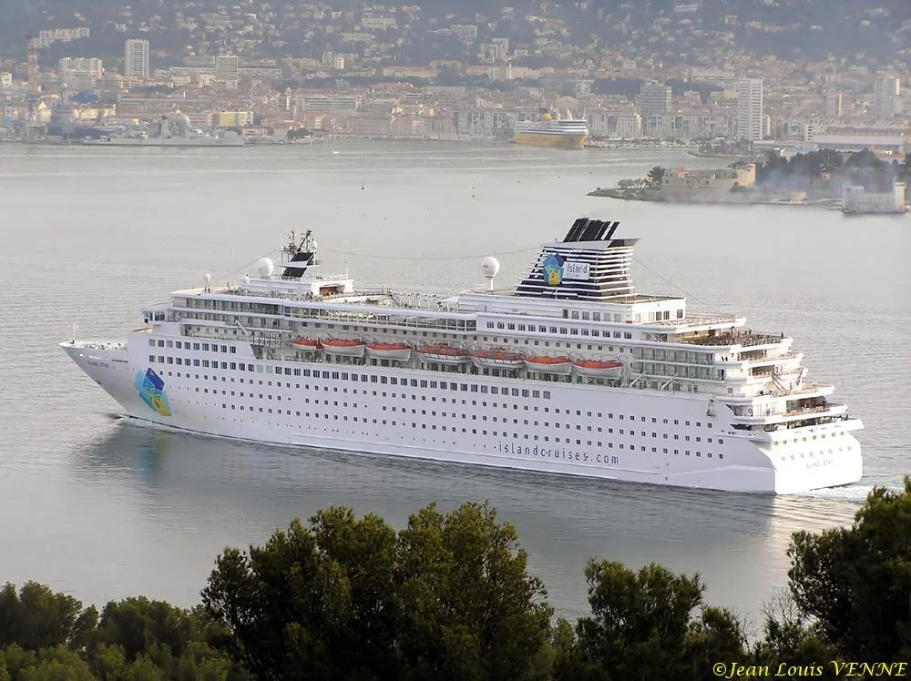 Arrivée du paquebot Island Star à Toulon