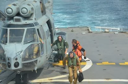 Le général Montocchio est arrivé par PUMA à bord du Surcouf