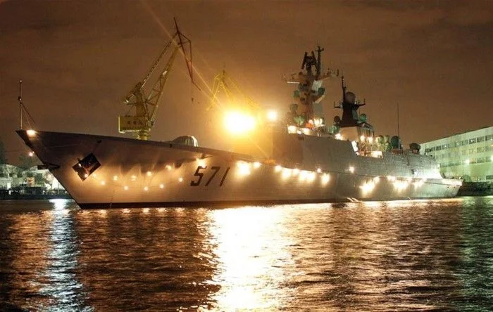 Une frégate chinoise type 054A