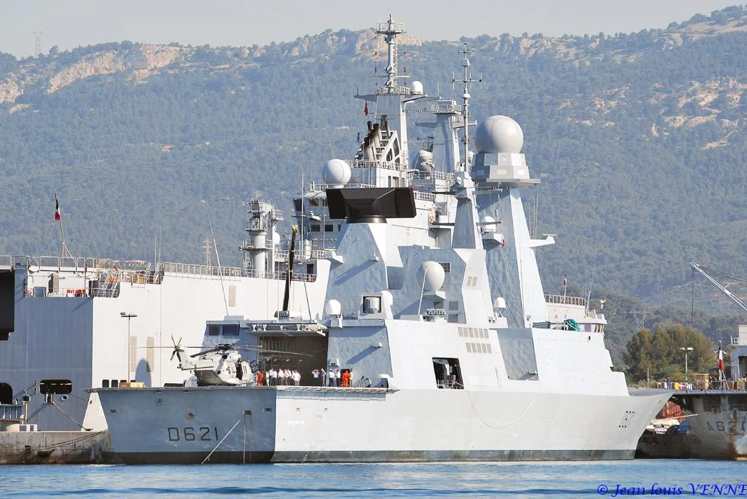 Appontage d’un NH90 sur le Chevalier-Paul