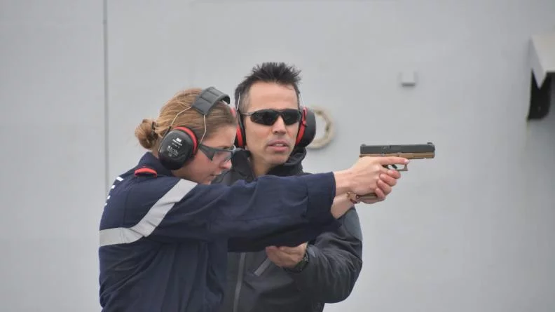 Eugénie Dorange s'entraîne au tir