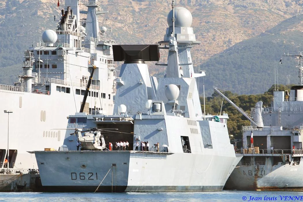 Appontage d’un NH90 sur le Chevalier-Paul