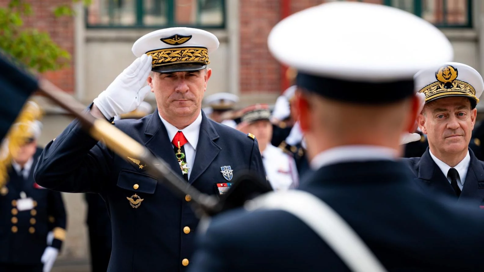 Le général d’armée aérienne Eric Autellet, major général des armées, et le contre-amiral Bertrand Dumoulin, adjoint à l’amiral commandant les forces sous-marines et la force océanique stratégique