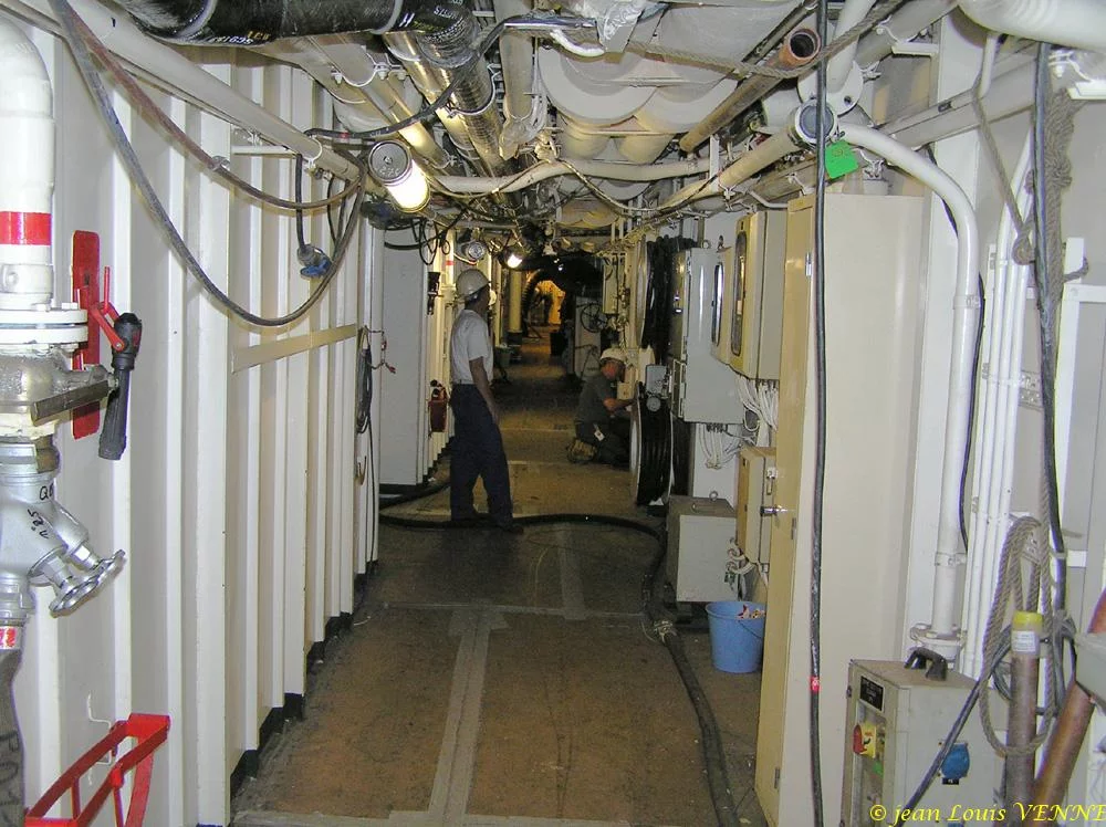 Dans les coursives du Charles de Gaulle