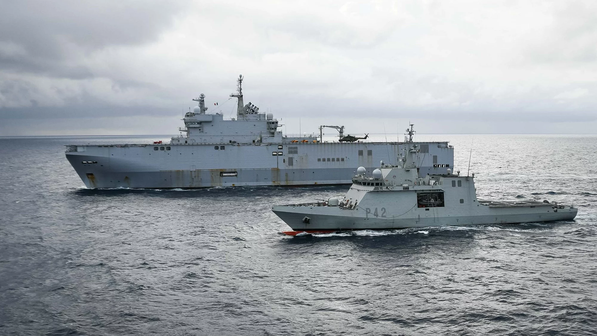 Le porte-hélicoptères Tonnerre dans le golfe de Guinée