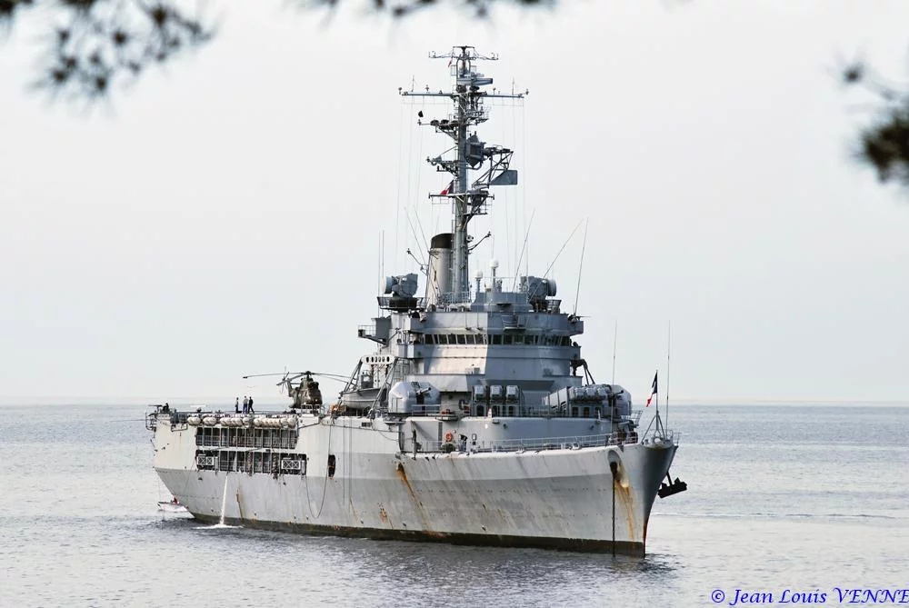 La Jeanne d’Arc au mouillage devant Toulon