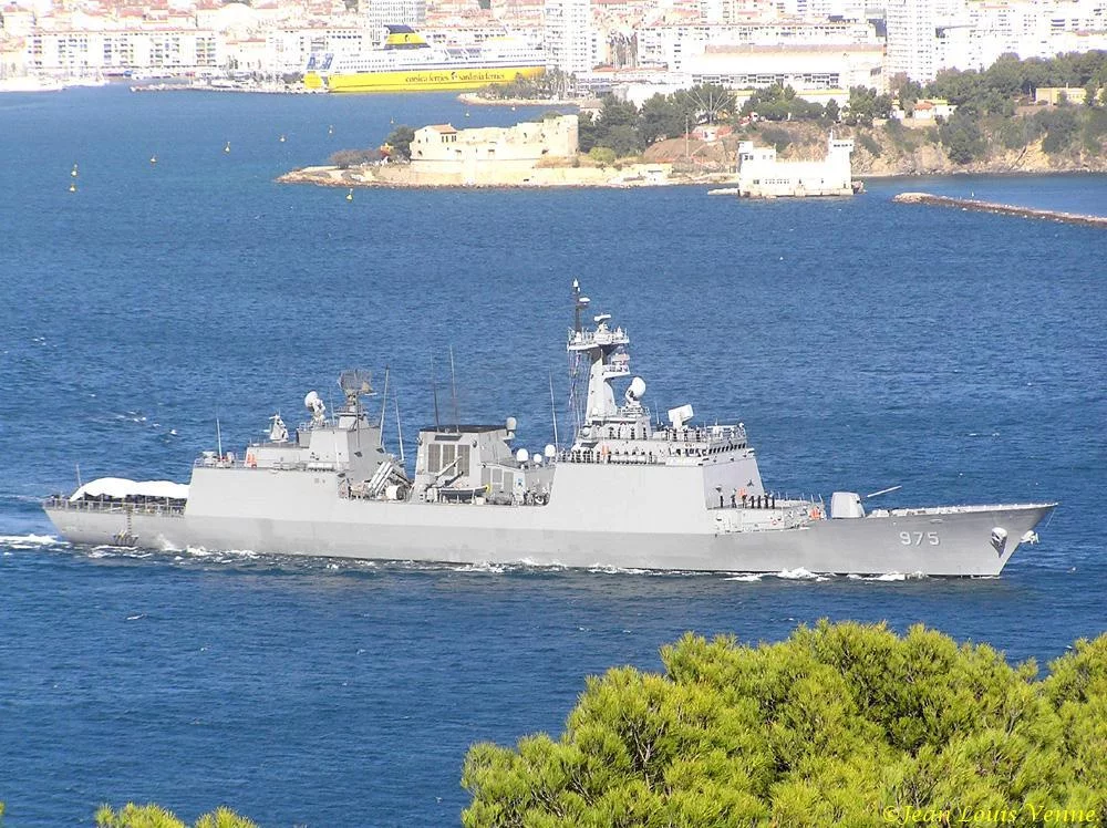 Le destroyer lance-missiles CHUNGMUGONG YI SUN SHI