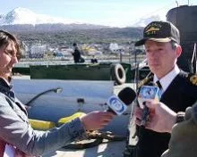 Le commandant Repetto répond aux questions des journalistes