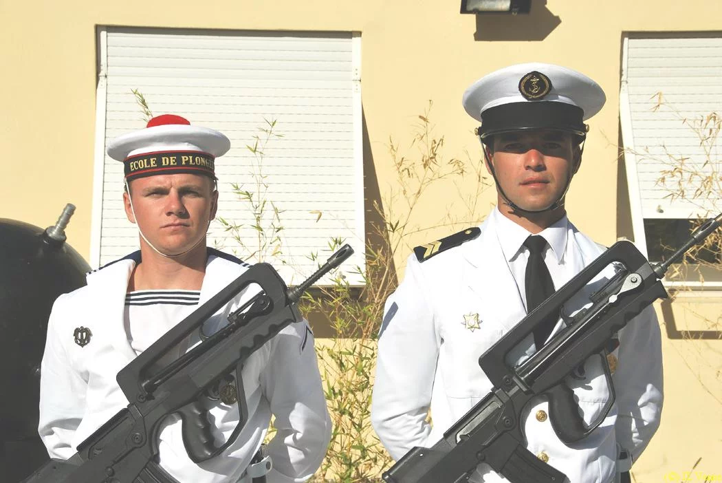 Deux membres de la garde d'honneur