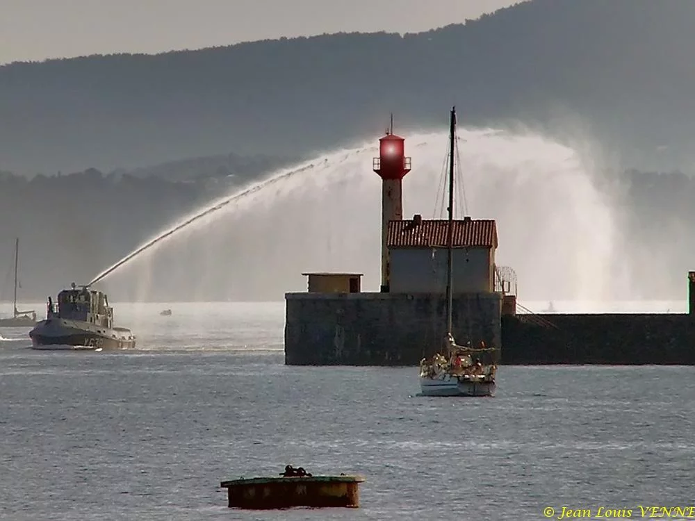 Le Bélem est accueilli à Toulon par la marine nationale