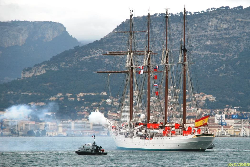 Arrivée du voilier-école espagnol Juan Sebastian de Elcano à Toulon