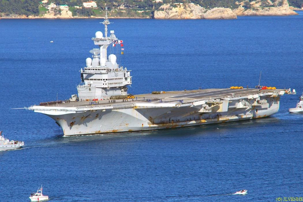 Le porte-avions Charles de Gaulle rentre de la mission Agapanthe
