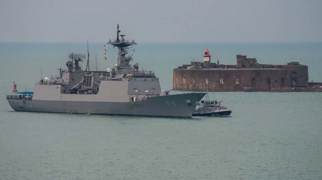 Le destroyer coréen Kang Gam Chan arrive à Cherbourg