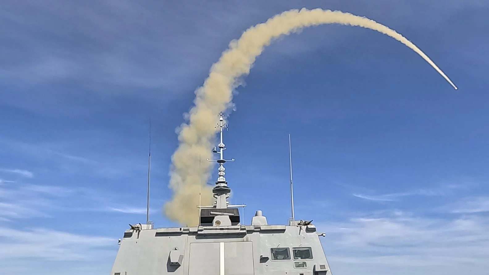 Tir de missile ASTER 30 par la frégate Normandie