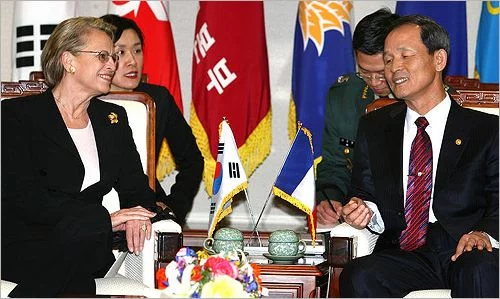 Les 2 ministres de la défense