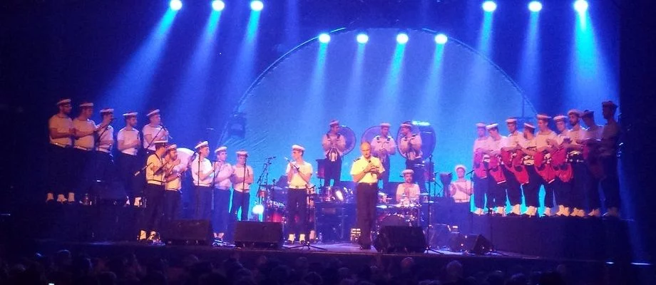 Le Bagad de Lann-Bihoué en concert au Casino de Paris