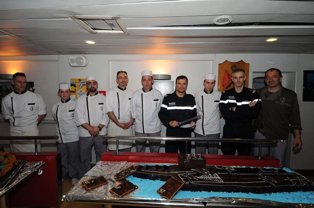 Un porte-avions tout en chocolat