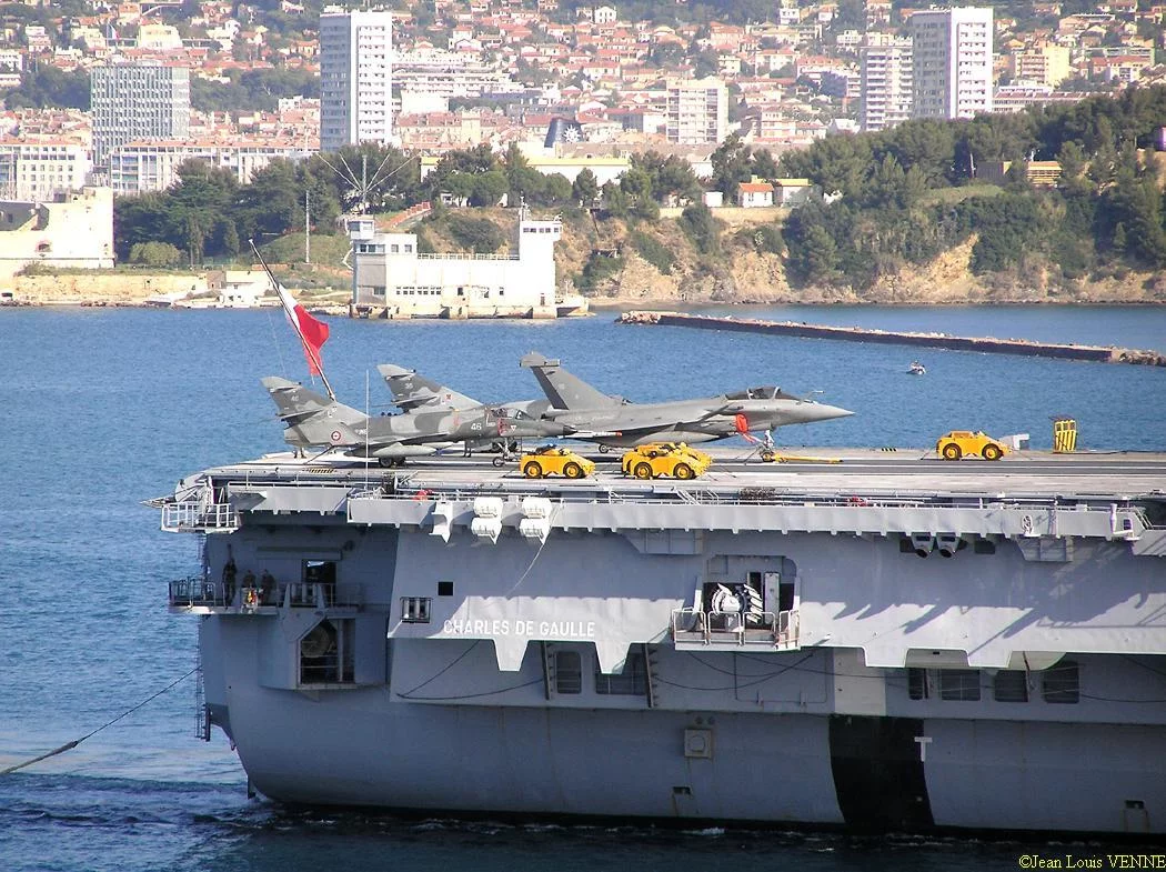 Le Charles de Gaulle prend la mer