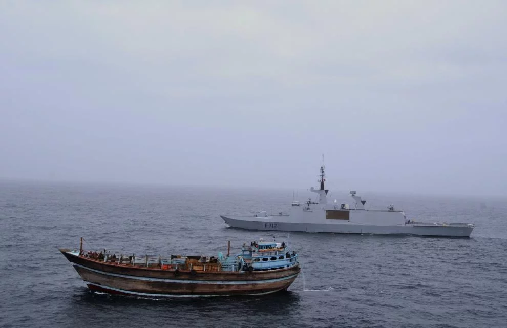 Le Courbet en opération de visite dans le golfe d’Aden