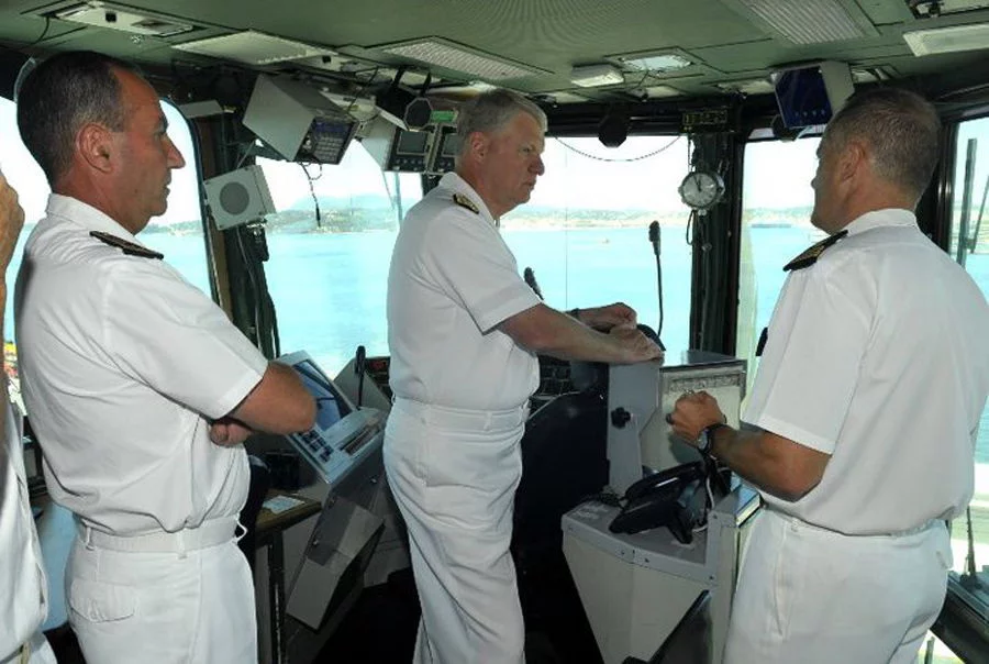 L’amiral Roughead, CNO, en passerelle du Charles de Gaulle
