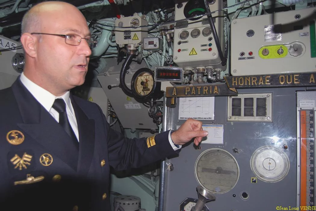 Dans le poste central