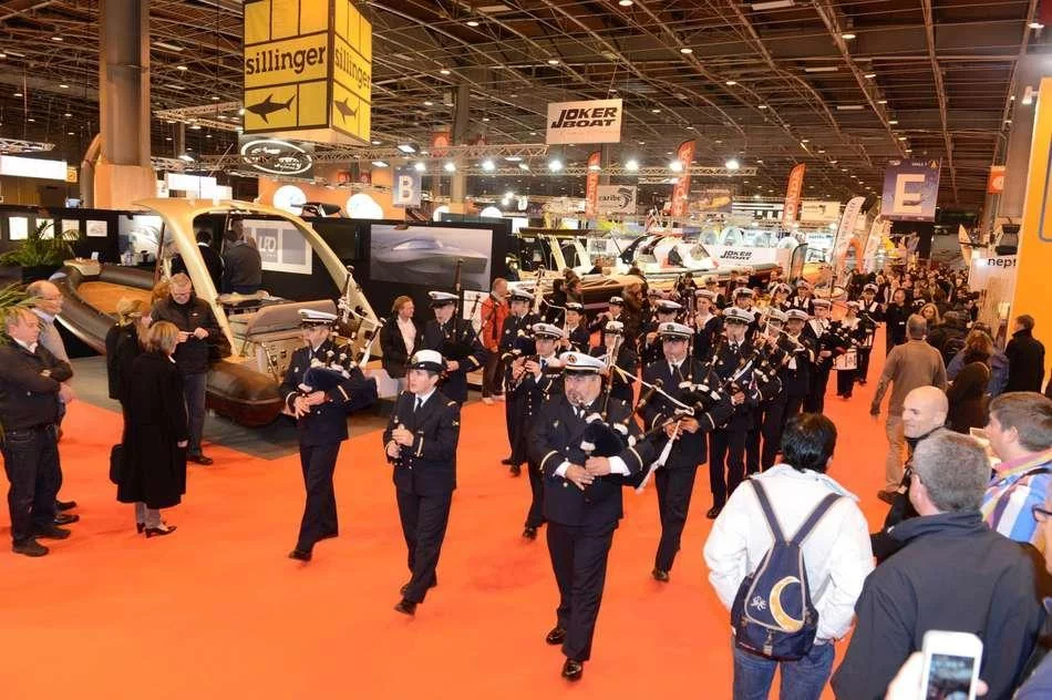 Le bagad de St-Mandrier au salon nautique