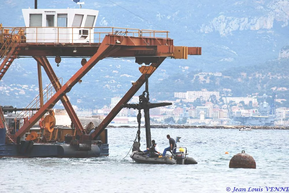 Le Castor 02 relève les ancres et les chaînes de la Rance et du Cdt Rivière
